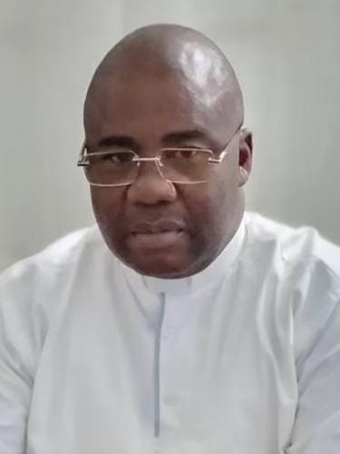 cote-divoire-enseignement-superieur-catholique-le-pretre-ivoirien-adrien-essoh-gnamba-prend-les-renes-de-lucao-uuc-a-cotonou.jpg