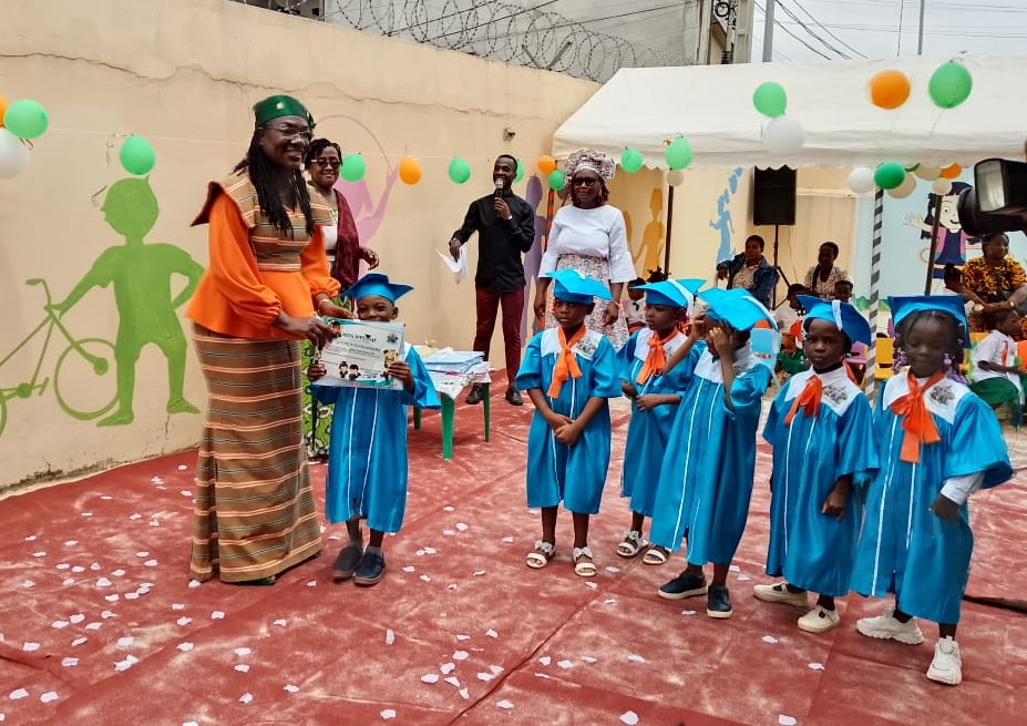 Education de la petite enfance/ Les élèves de la grande section de l'école ''Le château des P'titchoux'' d'Angré passent le flambeau à leurs cadets