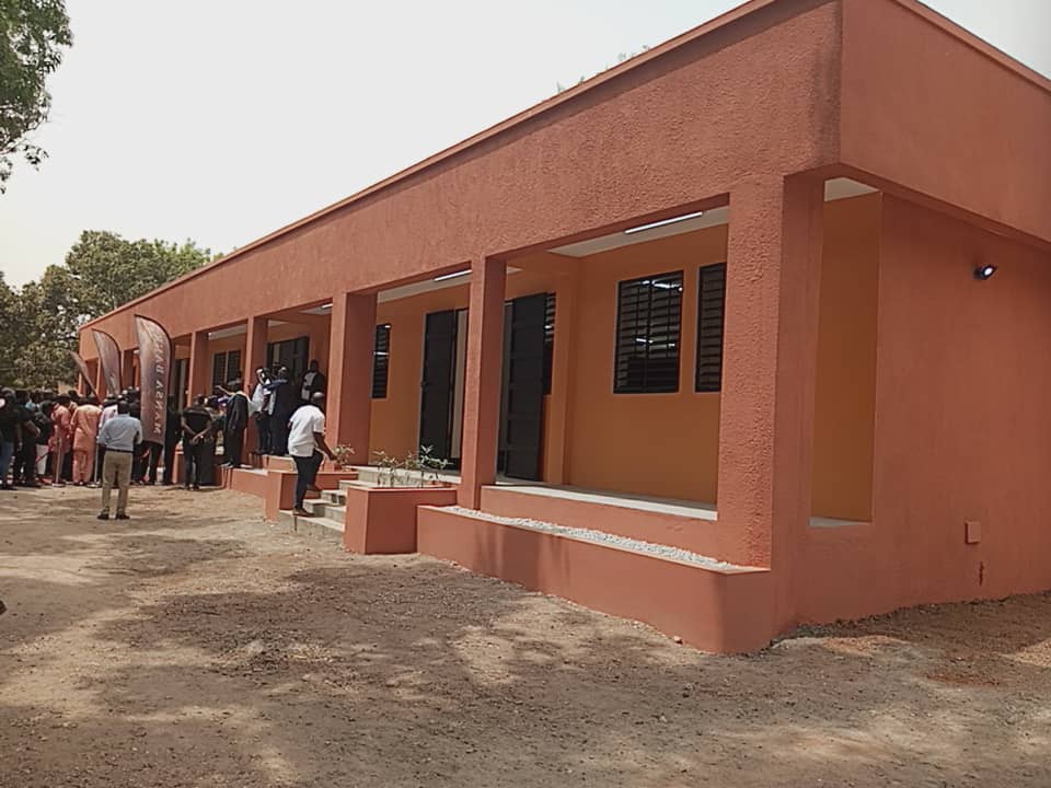 Agnibilekrou / Réhabilitation des infrastructures socio-éducatives : La Mansa Bank vole au secours du lycée moderne