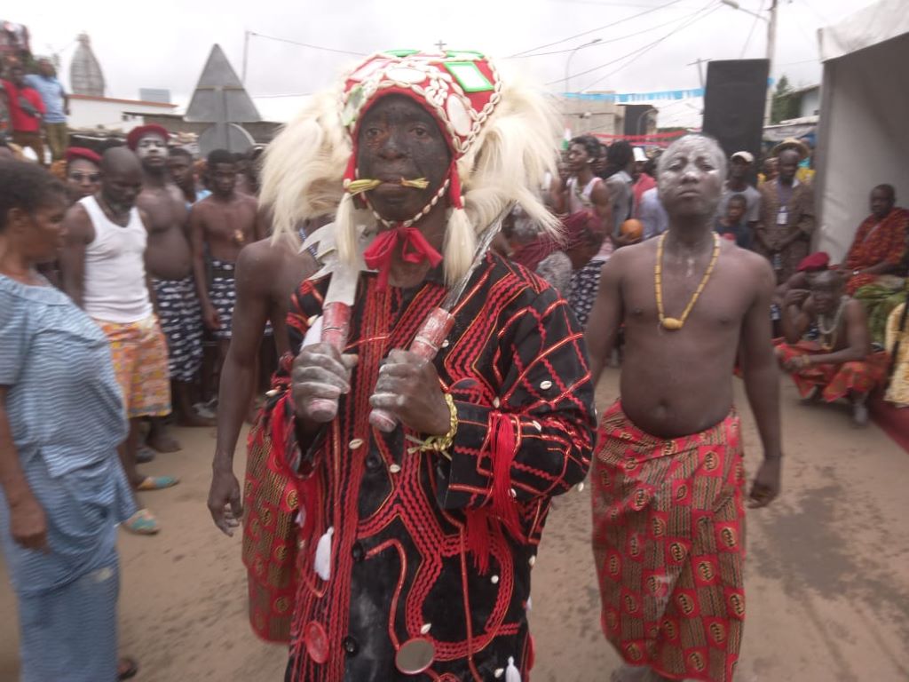Cocody village / Eric Taba apporte son soutien à la culture atchan