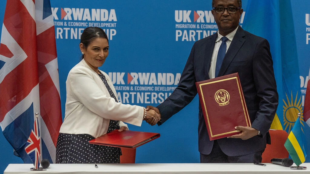 Comment Londres et Kigali justifient leur accord sur l'immigration
