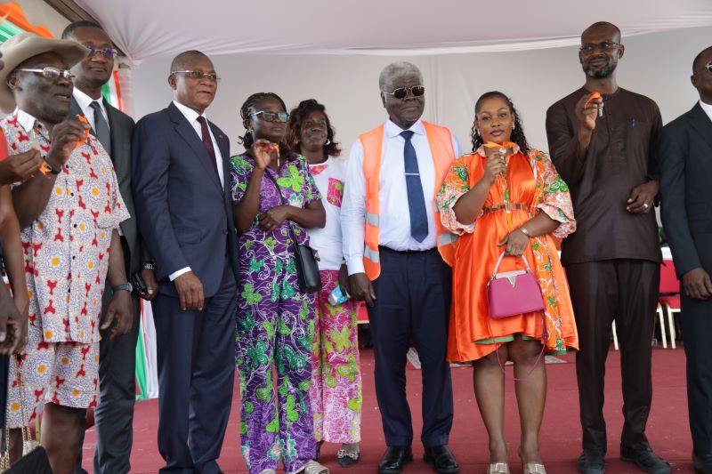 Côte d’Ivoire : 1072 souscripteurs au programme des logements sociaux à reçoivent leurs clés à Attecoubé-Locodjro