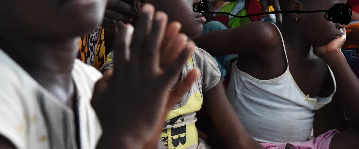 Côte d’Ivoire / 4 enfants enfermés dans une maison pendant plusieurs jours sans nourriture : Le bourreau interpellé