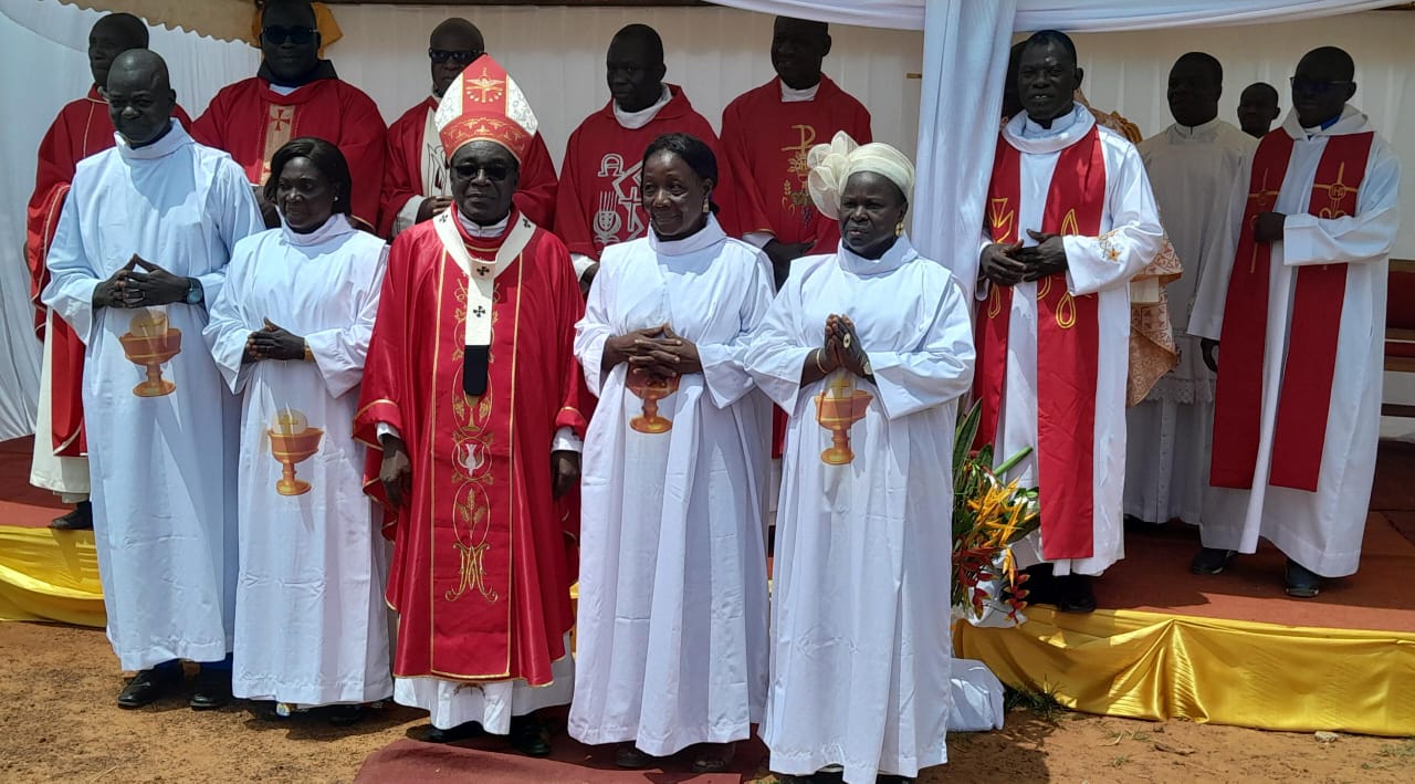 Côte d’Ivoire / Guibéroua : 400 fidèles reçoivent le sacrement de confirmation des mains de Monseigneur Jean Jacques Koffi Oi Koffi
