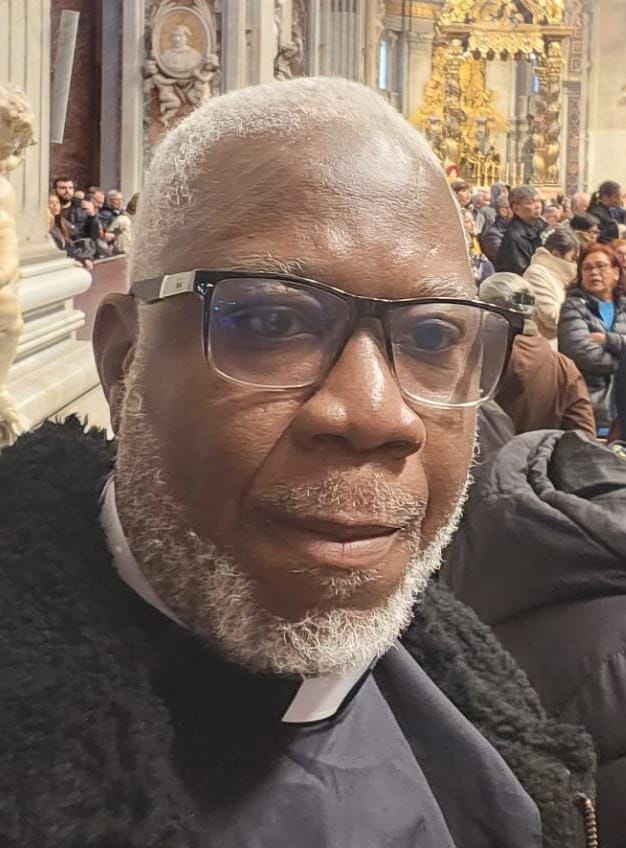 Côte d’Ivoire / Jeudi Saint : Le prêtre ivoirien, Père Jean-Camille Bationo, rend hommage aux gardiens du sacré