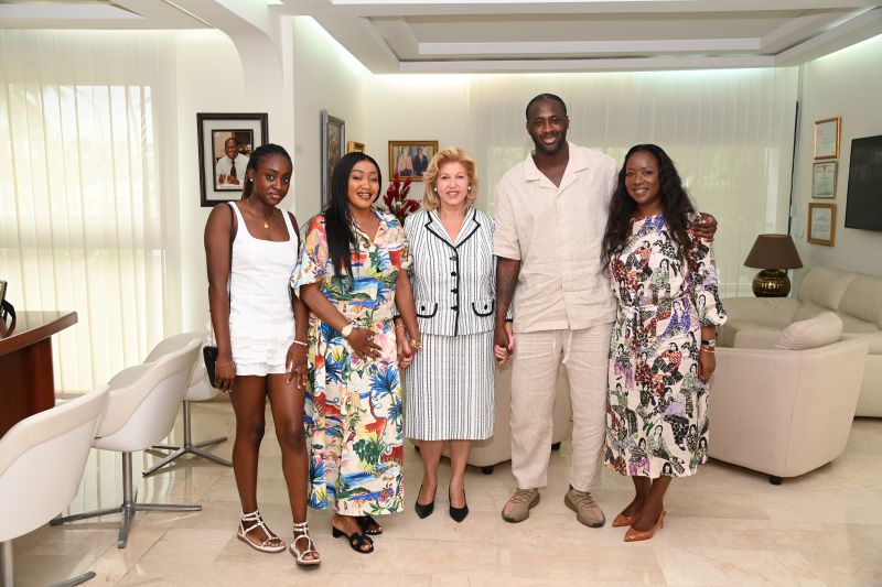 Côte d’Ivoire : La Première dame Madame Dominique Ouattara échange avec l’ex international Yaya Touré