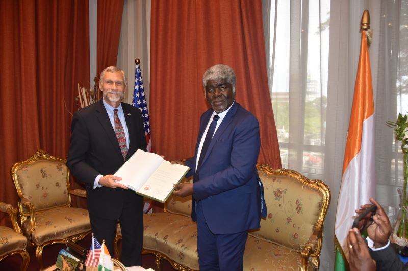 Côte d’Ivoire / Mambe et Richard Bell veulent accroitre l’entrepreneuriat et le leadership des jeunes