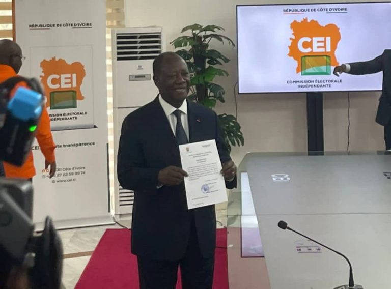 Côte d’Ivoire-présidentielle : Alassane Ouattara dépose sa candidature pour son 4è mandat et invite au « respect aux institutions de la République »