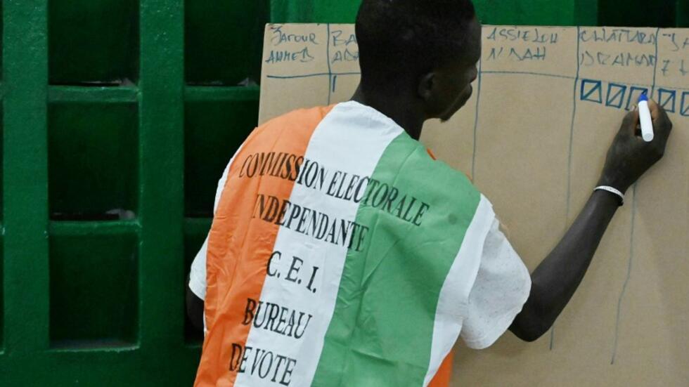 Côte d’Ivoire : Que retenir du rôle des CEI et du ministère de l'Intérieur dans l'organisation d'élections démocratiques en Afrique ?