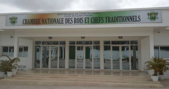 Côte d’Ivoire : Quel rôle pour les guides religieux et la Chambre des rois et chefs traditionnels dans le décryptage du climat politique et la promotion d’un dialogue inclusif ?