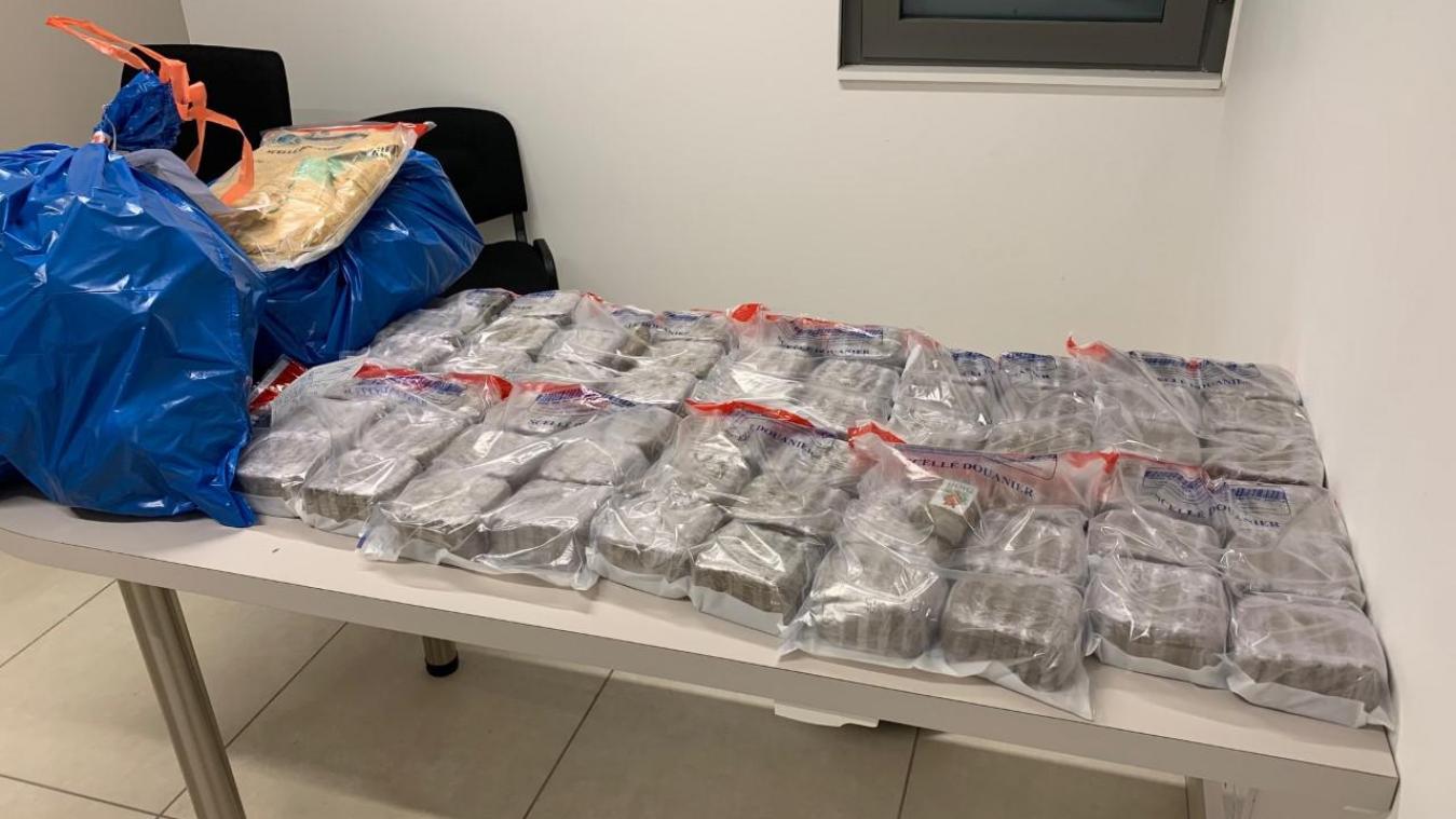Côte d’Ivoire / Un livreur de drogues interpellé avec 35 kg de cannabis en sa possession à Tanda