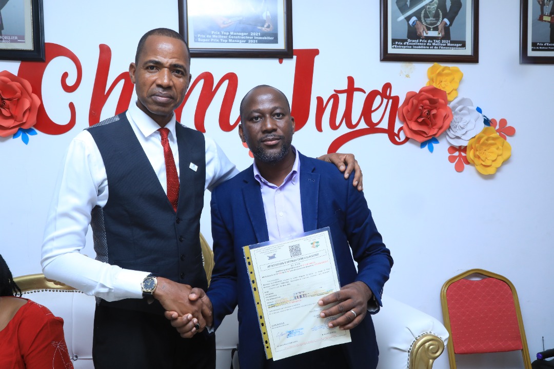 Côte d’Ivoire / Une entreprise immobilière donne des certificats fonciers à des souscripteurs