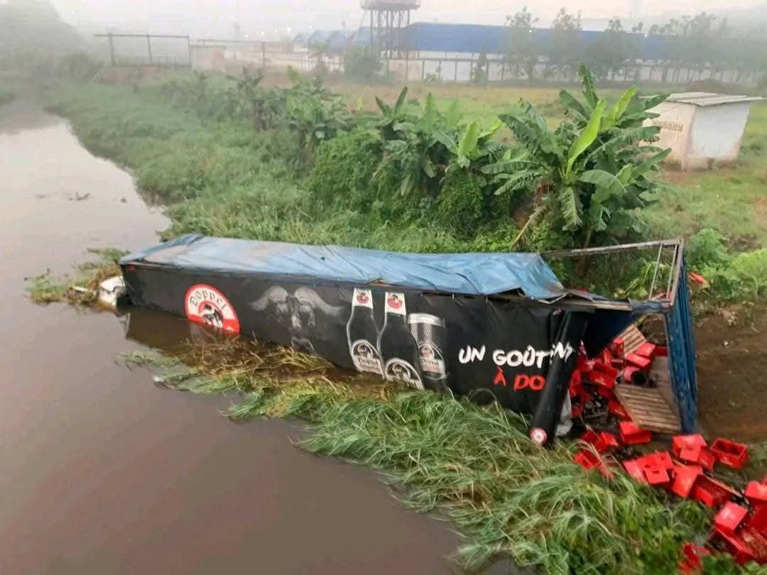 Dabou : Un camion transportant de la boisson plonge dans un fleuve et fait 2 morts