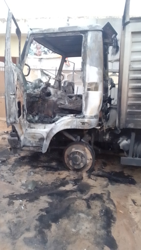 Diabo : Des individus non identifiés incendient la camionnette de Rebecca Yao du RHDP