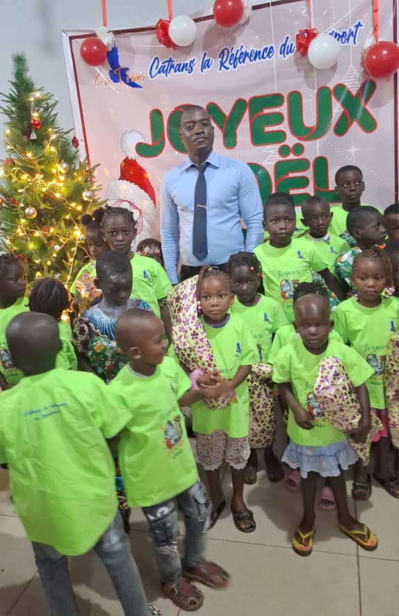 Noël 2025 à San-Pedro : Le PDG Ca-Trans Abdoul Wahabo cadeaute des tout-petits
