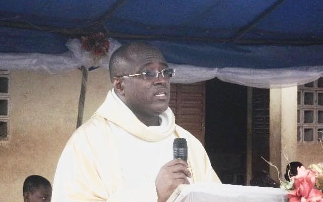 Paroisse de Moossou / Carême : Le père Basile Diané appelle les fidèles à un « jeûne pur et dur »