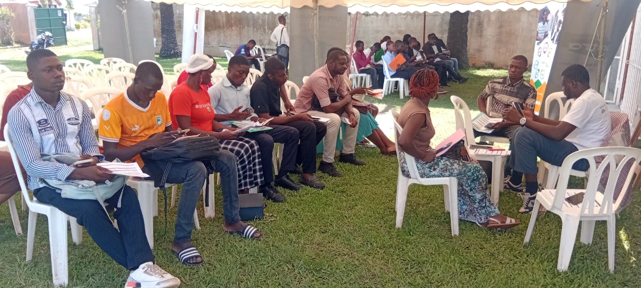 San-Pedro et Gbôklè : Insertion professionnelle : Les jeunes se bousculent à la foire de l’emploi et du recrutement