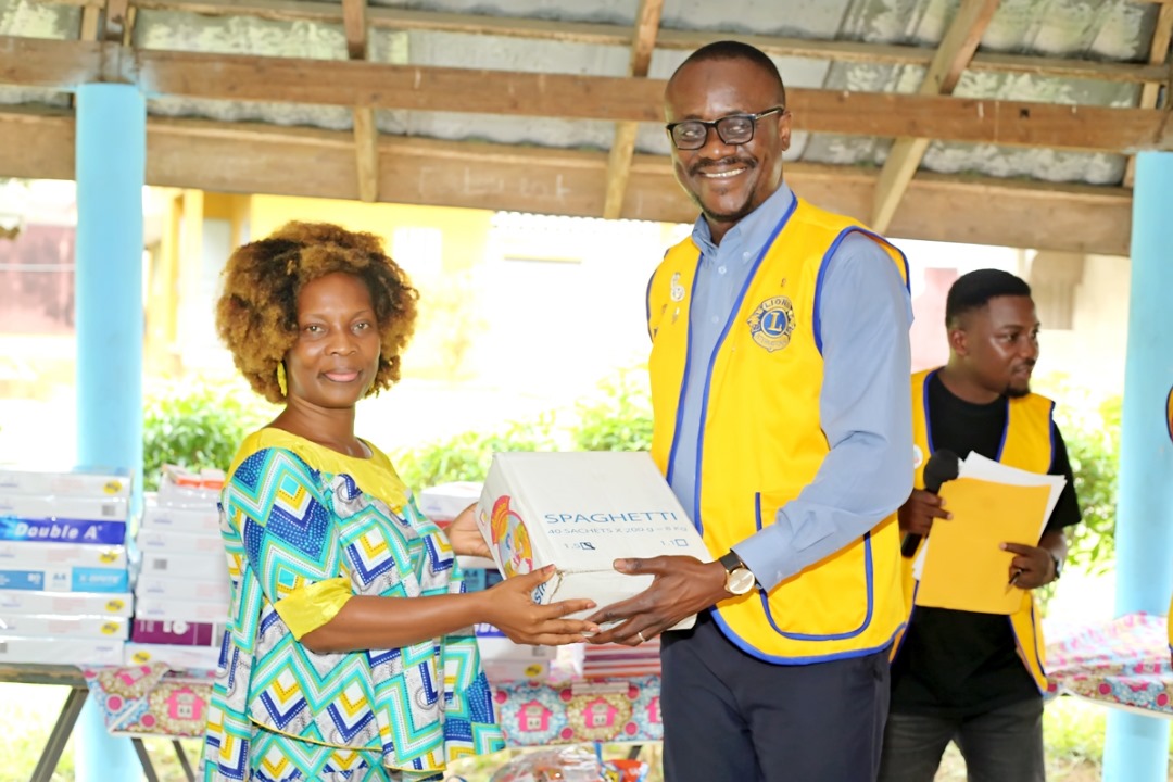 Village SOS d’Abobo : Le Lions club Abidjan Energie fait don de vivres et de non vivres aux pensionnaires